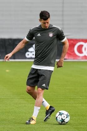 Robert Lewandowski 9 (FC Bayern Muenchen) kickt mit dem Ball, Training FC Bayern Muenchen, Fussball, Champions League, 11.09.2017 Muenchen Bayern Deutschland