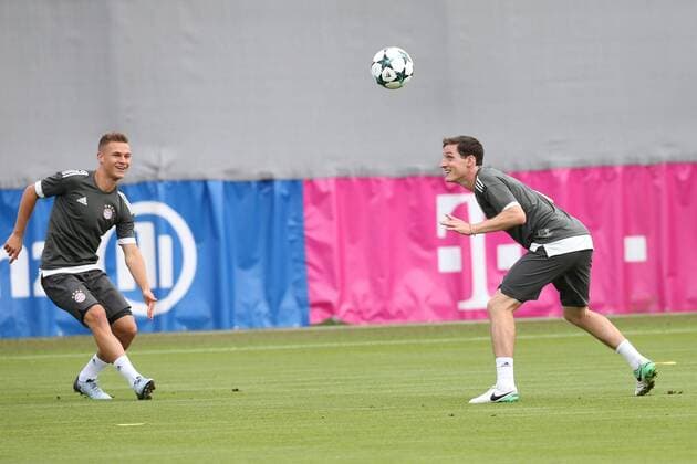 Sebastian Rudy klaert den Ball mit dem Kopf Training des FC Bayern Muenchen am 11.09.2017 an der Saebener Strasse. Muenchen Copyright: xEIBNER MarcelxEngelbrechtx EP_MET