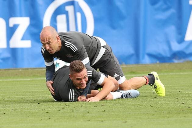 Arjen Robben war der Sieger gegen Joshua Kimmich Training des FC Bayern Muenchen am 11.09.2017 an der Saebener Strasse. Muenchen Copyright: xEIBNER MarcelxEngelbrechtx EP_MET