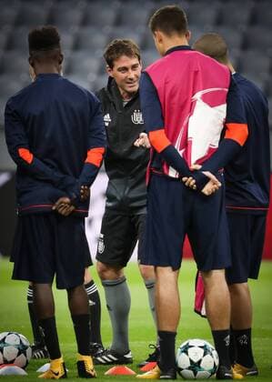 Anderlecht s head coach Rene Weiler gestures during a training session of Belgian soccer team RSC Anderlecht, Monday 11 September 2017 in Munich, Germany. Tomorrow Anderlecht is playing the first game in the group stage (Group B) of the UEFA Champions League competition against German club Bayern Munich. VIRGINIExLEFOUR  x05163129x