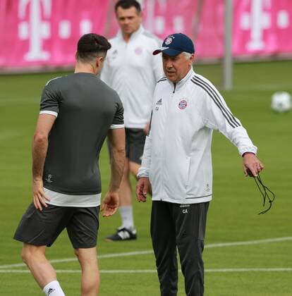 Trainer Carlo Ancelotti, Willy Sagnol und Robert Lewandowski Fussball Champions League Training FC Bayern München 11.09.2017