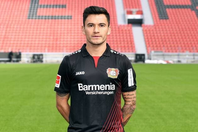 Fußball, GER, 1.BL, Porträttermin 2017 2018, Bayer Leverkusen: Charles Aranguiz (LEV). Einzelbild, Portrait, Porträt.