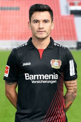 Fußball, GER, 1.BL, Porträttermin 2017 2018, Bayer Leverkusen: Charles Aranguiz (LEV). Einzelbild, Portrait, Porträt.