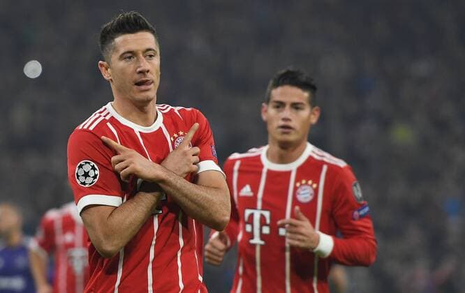 12.09.2017, xfux, Fussball Champions League, FC Bayern Muenchen - RSC Anderlecht, emspor, v.l. Robert Lewandowski (FC Bayern Muenchen) celebrate the goal, Torjubel zum 1:0 elfmetertor Muenchen