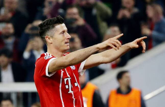 München , Fußball UEFA ChampionsLeague Bayern München vs. RSC Anderlecht , Jubel Robert Lewandowski ( Bayern ) nach seinem Tor zum 1 : 0