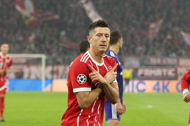 Torjubel von Robert Lewandowski 9 (FC Bayern Muenchen) per Foulelfmeter zum 1:0, FC Bayern Muenchen vs. RSC Anderlecht, Fussball, Vorrunde, Champions League, 12.09.2017 Muenchen Bayern Deutschland