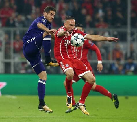 Alexandru Chipciu, Franck Ribery Aktion Spielszene Zweikampf Fußball Fussball UEFA CL Championsleague Herren Saison 2017 2018 12.09.2017 FC Bayern München vs. RSC Anderlecht
