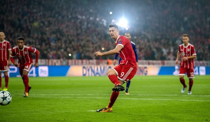 12. September 2017: Muenchen, Allianz Arena: Fussball UEFA Champions League: FC Bayern Muenchen - RSC Anderlecht: Muenchens Robert Lewandowski trifft per Elfmeter zum 1:0.