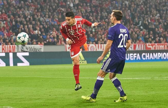 Bilder des Tages - SPORT James RODRIGUEZ, FCB 11 Torchance gegen Sven KUMS, RSC ANDERLECHT 20 FC BAYERN MUENCHEN - RSC ANDERLECHT Gruppenphase Hinspiel, Fussball UEFA Champions League, Muenchen, 12.09.2017 CL Saison 2017 2018