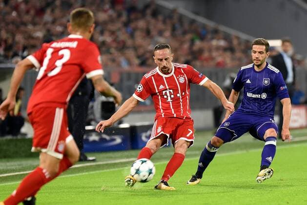 Franck Ribery (FC Bayern Muenchen), Alexandru Chipciu (RSC Anderlecht). Deutschland, Muenchen: Fussball, UEFA Champions League, Matchday 1: FC Bayern Muenchen vs RSC Anderlecht am 12.09.2017, Allianz Arena.