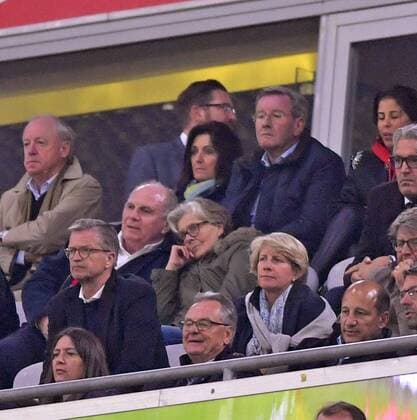 12.09.2017, Fussball Championsleague 2017 2018, FC Bayern München - RSC Anderlecht, in der Allianz-Arena München. Präsident Uli Hoeness (li, FC Bayern) mit Ehefrau Susi auf der Tribüne.