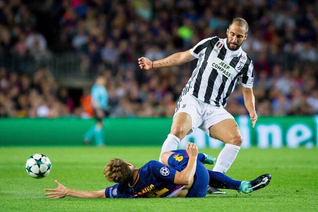 12th September 2017, Camp Nou, Barcelona, Spain; UEFA Champions League Group stage, FC Barcelona Barca versus Juventus; Ivan Rakitic of FC Barcelona fouled by Gonzalo Higua& xed;& xad;n of Juventus  ActionPlus11929431