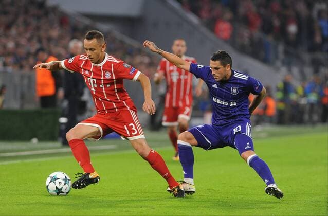 vl. Rafinha (FC Bayern Muenchen) und Nicolae Stanciu (RSC Anderlecht) , beim CL-Spiel zwischen FC Bayern Muenchen und RSC Anderlecht am 12.09.2017. Munechen Copyright: xStuetzle xEibner-Pressefotox EP_wse