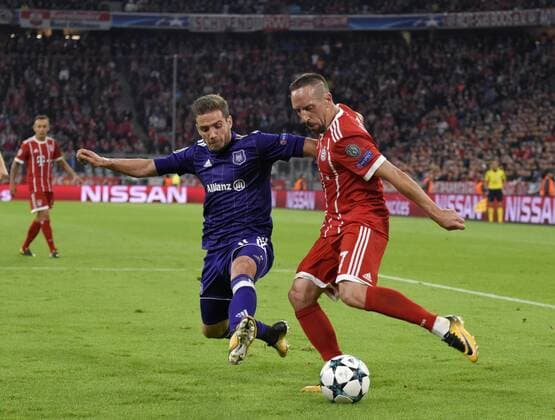 12.09.2017, Fussball Championsleague 2017 2018, FC Bayern München - RSC Anderlecht, in der Allianz-Arena München. v.li: Alexandre Chipciu (RSC Anderlecht) gegen Franck Ribery (FC Bayern München)