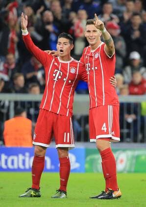 20170912, CL. FCB vs RSC Anderlecht, Champions League, Allianz Arena Muenchen, Fussball, im Bild: 3:0 Jubel zu früh gefreut James Rodriguez (FCB) und Niklas Suele (FCB)