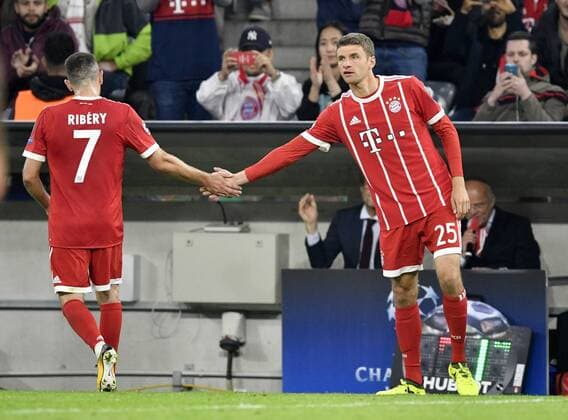 Bilder des Tages - SPORT Wechsel, Auswechslung, Einwechslung Thomas Müller FC Bayern München kommt für Franck Ribery FC Bayern München der sauer ist Gestik, Geste Champions League CL Gruppenphase FC Bayern München FCB vs RSC Anderlecht 12.09.2017 FC Bayern München FCB vs RSC Anderlecht