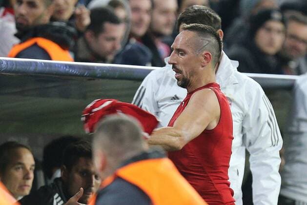 Franck Ribery 7 (FC Bayern Muenchen) ist sauer wegen seiner Auswechslung und wirft sein Trikot weg, FC Bayern Muenchen vs. RSC Anderlecht, Fussball, Vorrunde, Champions League, 12.09.2017 Muenchen Bayern Deutschland