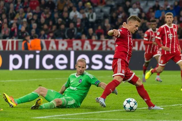 Munich, Germany 12.09.2017, UEFA Champions League - 2017 18 Season, 1st game day, FC Bayern Muenchen - RSC Anderlecht, Tor zum 3:0 mit v.l. Matz Sels 1 (RSC Anderlecht) und Joshua Kimmich 32 (FC Bayern Muenchen) ( DeFodi527
