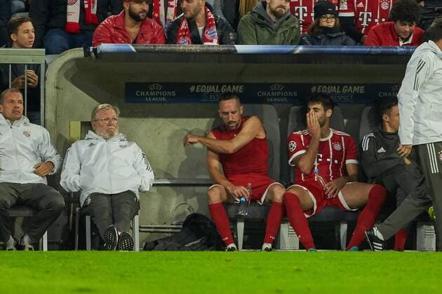 Munich, Germany 12.09.2017, UEFA Champions League - 2017 18 Season, 1st game day, FC Bayern Muenchen - RSC Anderlecht, Franck Ribery (FCB) wirft nach seiner Auswechslung wuetend sein Trikot auf den Boden ( DeFodi049