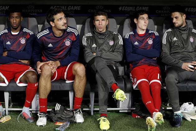 MUELLER Thomas Team FC Bayern Muenchen auf der Ersatzbank mit HUMMELS Mats und RUDY Sebastian Champions League Gruppe B Saison 2017-2018 Spiel FC Bayern Muenchen-RSC Anderlecht Am 12. September 2017 in der Allianz Arena in Muenchen