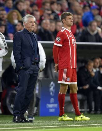 12.09.2017, Fussball Championsleague 2017 2018, FC Bayern München - RSC Anderlecht, in der Allianz-Arena München. Trainer Carlo Ancelotti (FC Bayern München) und Thomas Müller (re, FC Bayern München)