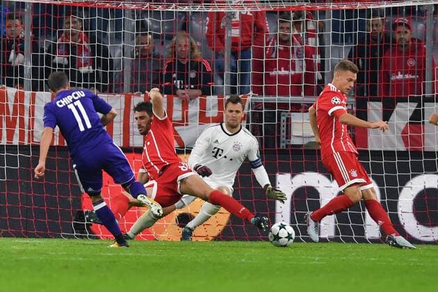 Torchance Alexandru Chipciu (Anderlecht),Aktion Schuss gegen Manuel NEUER (Torwart FC Bayern Muenchen). FC Bayern Muenchen-RSC Anderlecht 3-0. Fussball Champions League,Gruppenphase, am 12.09.2017. A L L I A N Z A R E N A.