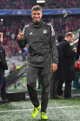 Thomas MUELLER (MÜLLER,Bayern Muenchen) ,Gestik,auf dem Weg zur Reservebank,Ersatzbank,Ersatzspieler, Reservespieler,Bank,Ergaenzungsspieler, Aktion,Einzelaktion, Einzelbild,Freisteller, Ganzkoerperaufnahme,ganze Figur. FC Bayern Muenchen-RSC Anderlecht 3-0. Fussball Champions League,Gruppenphase, am 12.09.2017. A L L I A N Z A R E N A.