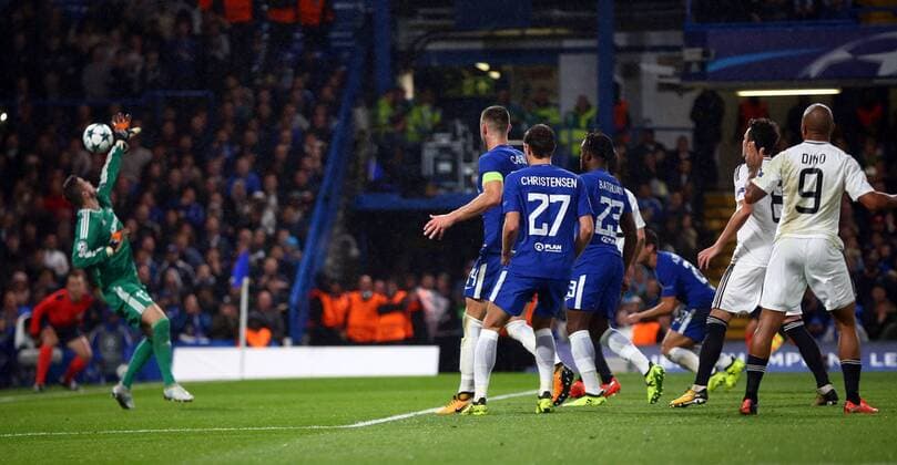 September 12, 2017 - London, Greater London, United Kingdom - Chelsea s Cesar Azpilicueta scores his sides third goal .during UEFA Champions League - Group C match between Chelsea and FK Qarabag at Stanford Bridge, London 12 Sept 2017 Chelsea FC v Qarabag FK - UEFA Champions League  - ZUMAn230 20170912_zaa_n230_685 Copyright: xKieranxGalvinx