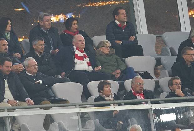 Uli HOENESS (FCB) mit Ehefrau Susi auf der Ehrentribuene, Tribuene, Ehrengaeste, Prominenz, Promi, VIP, FC BAYERN MUENCHEN - RSC ANDERLECHT 3-0 Gruppenphase Hinspiel, Fussball UEFA Champions League, Muenchen, 12.09.2017 CL Saison 2017 2018
