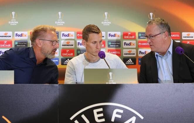 SOCCER - EL, Austria vs Milano, preview VIENNA,AUSTRIA,13.SEP.17 - SOCCER - UEFA Europa League, group stage, FK Austria Wien VS AC Milano, preview, press conference PK Pressekonferenz A.Wien. Image shows head coach Thorsten Fink (A.Wien), Florian Klein (A.Wien) and sports director Franz Wohlfahrt (A.Wien). GEPAxpictures xChristianxOrt