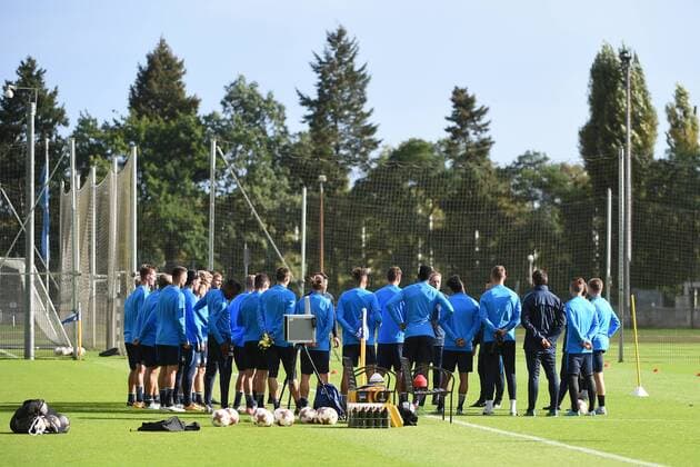 Fussball, Herren, UEFA Euroleague, Saison 2017 18, Hertha BSC, Training, Cheftrainer Pal Dardai (Hertha BSC) spricht vor dem Training mit der Mannschaft, 13.09.17, Copyright: xMichaelxHundtx xMatthiasxKochx