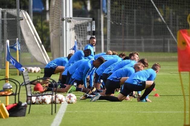 Bilder des Tages - SPORT Fussball, Herren, UEFA Euroleague, Saison 2017 18, Hertha BSC, Training, Aufwärmübungen vor dem Training, 13.09.17, Copyright: xMichaelxHundtx xMatthiasxKochx