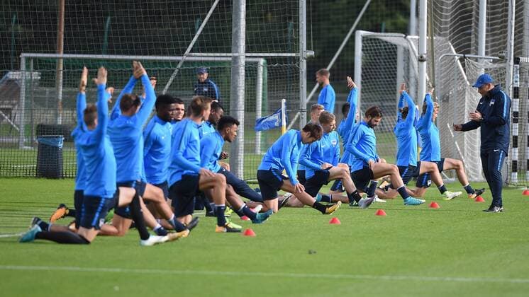Fussball, Herren, UEFA Euroleague, Saison 2017 18, Hertha BSC, Training, Aufwärmübungen vor dem Training, 13.09.17, Copyright: xMichaelxHundtx xMatthiasxKochx