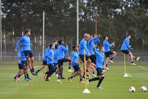 Fussball, Herren, UEFA Euroleague, Saison 2017 18, Hertha BSC, Training, Aufwärmübungen vor dem Training, 13.09.17, Copyright: xMichaelxHundtx xMatthiasxKochx