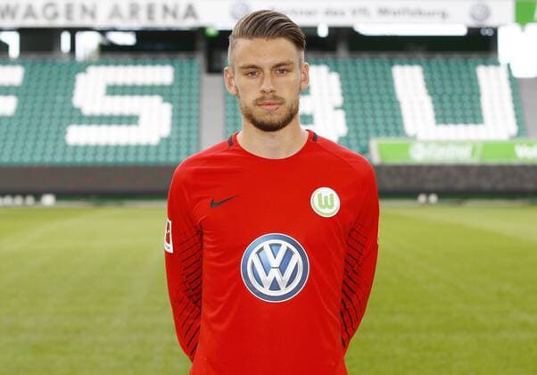 Philip Menzel (36, Wolfsburg) Fußball Fussball DFL erste 1.Bundesliga Herren Saison 2017 2018 13.09.2017 VfL Wolfsburg Porträttermin Porträt, Vorstellung, Präsentation, Pressetermin