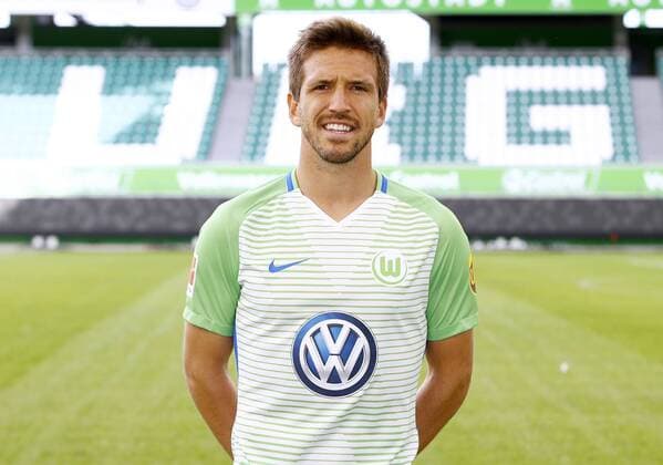 Ignacio Camacho (4, Wolfsburg) Fußball Fussball DFL erste 1.Bundesliga Herren Saison 2017 2018 13.09.2017 VfL Wolfsburg Porträttermin Porträt, Vorstellung, Präsentation, Pressetermin