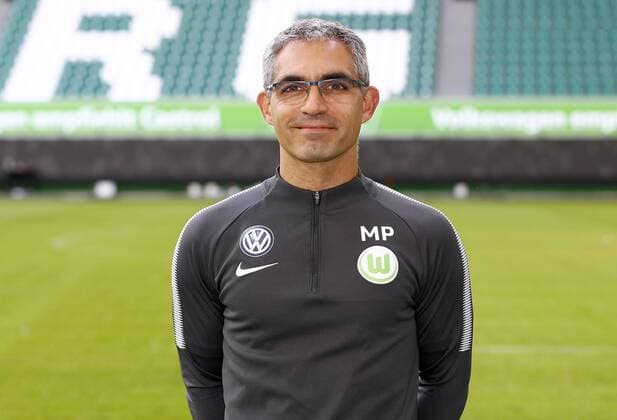 Michele Putaro (Physiotherapeut) Fußball Fussball DFL erste 1.Bundesliga Herren Saison 2017 2018 13.09.2017 VfL Wolfsburg Porträttermin Porträt, Vorstellung, Präsentation, Pressetermin