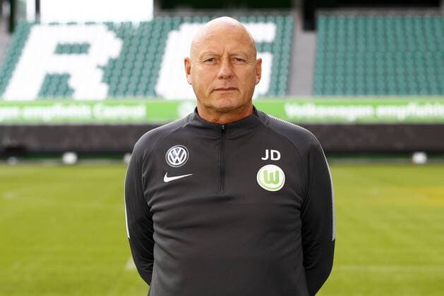 Joerg Drill (Masseur) Fußball Fussball DFL erste 1.Bundesliga Herren Saison 2017 2018 13.09.2017 VfL Wolfsburg Porträttermin Porträt, Vorstellung, Präsentation, Pressetermin