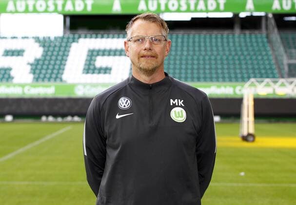 Manfred Kross (Masseur) Fußball Fussball DFL erste 1.Bundesliga Herren Saison 2017 2018 13.09.2017 VfL Wolfsburg Porträttermin Porträt, Vorstellung, Präsentation, Pressetermin