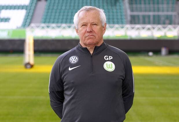 Dr. Günter Pfeiler (Mannschaftsarzt) Fußball Fussball DFL erste 1.Bundesliga Herren Saison 2017 2018 13.09.2017 VfL Wolfsburg Porträttermin Porträt, Vorstellung, Präsentation, Pressetermin