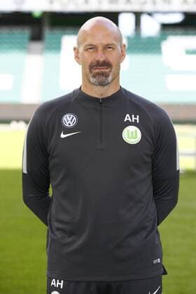 Andreas Hilfiker (Torwart-Trainer, Wolfsburg) Fußball Fussball DFL erste 1.Bundesliga Herren Saison 2017 2018 13.09.2017 VfL Wolfsburg Porträttermin Porträt, Vorstellung, Präsentation, Pressetermin
