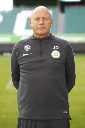 Joerg Drill (Masseur, Wolfsburg) Fußball Fussball DFL erste 1.Bundesliga Herren Saison 2017 2018 13.09.2017 VfL Wolfsburg Porträttermin Porträt, Vorstellung, Präsentation, Pressetermin