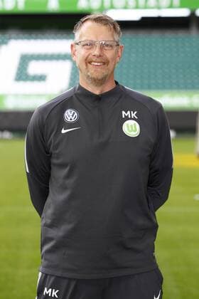 Manfred Kross (Masseur, Wolfsburg) Fußball Fussball DFL erste 1.Bundesliga Herren Saison 2017 2018 13.09.2017 VfL Wolfsburg Porträttermin Porträt, Vorstellung, Präsentation, Pressetermin