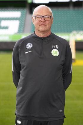 Heribert Ruettger (Zeugwart, Wolfsburg) Fußball Fussball DFL erste 1.Bundesliga Herren Saison 2017 2018 13.09.2017 VfL Wolfsburg Porträttermin Porträt, Vorstellung, Präsentation, Pressetermin