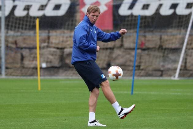 Julian Nagelsmann (Trainer, Cheftrainer, Hoffenheim), beim Training am Vortag des Spiels, Abschlusstraining, Übungseinheit, Spielvorbereitung, Action, Aktion, Freisteller, Ganzkörper, Einzelbild, Fussball, UEFA Europa League, MD-1, TSG 1899 Hoffenheim - SC Braga,