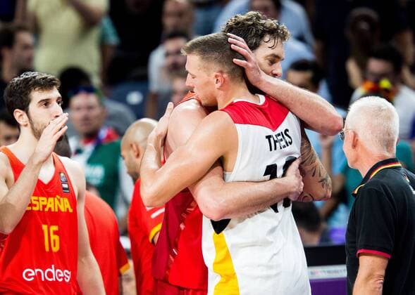12.09.2017, Sinan Erdem Dome, Istanbul, TUR, FIBA EuroBasket 2017, Deutschland vs Spanien, Viertelfinale, im Bild Pau Gasol of Spain and Daniel Theis of Germany during the EuroBasket 2017, quarter final match between Germany and Spain at the Sinan Erdem Dome in Istanbul, Turkey on 2017 09 12. Istanbul