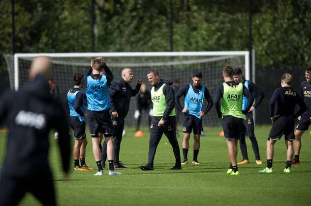 13-09-2017 VOETBAL: TRAINING AZ: ALKMAAR John van den Brom, trainer AZ Foto: SCS Michel Utrecht xVIxVIxImagesx xSoenarxChamidxsportfotografiexIVx 8733653