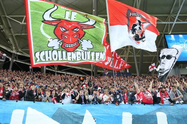RB Leipzig - Monaco Fussball Champions League Leipzig, 13.09.2017, Red Bull Arena, Fussball, UEFA Champions League, Gruppe G, 1.Spieltag , RB Leipzig vs. AS Monaco , Im Bild: Fans von RB Leipzig schwenken Fahnen. ,