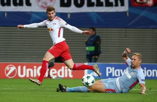 Timo Werner, Kamil Glik Aktion Spielszene Zweikampf Fußball Fussball UEFA CL Championsleague Herren Saison 2017 2018 13.09.2017 RB Leipzig RBL vs. AS Monaco