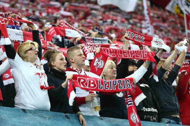 RB Leipzig - Monaco Fussball Champions League Leipzig, 13.09.2017, Red Bull Arena, Fussball, UEFA Champions League, Gruppe G, 1.Spieltag , RB Leipzig vs. AS Monaco , Im Bild: Fans von RB Leipzig mit Fanschals. ,